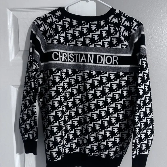 Sweaters - Picture 2 of 11